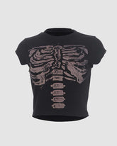 Duster Kurzes T-Shirt mit Ribcage-Grafik